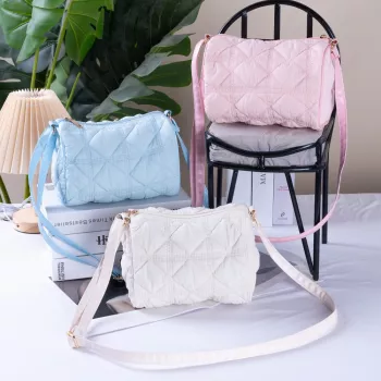 Quilted Cloud Shoulder Cosmetic Bag for Travel Touch-Ups