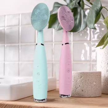 Best Facial Cleansing Brush: Pick the Right One for Your Skin